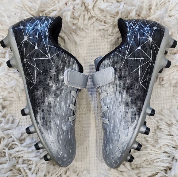 Boy/Girls Size 2 Soccer Cleats, silver/black, No Tie Closure - Picture 5 of 14